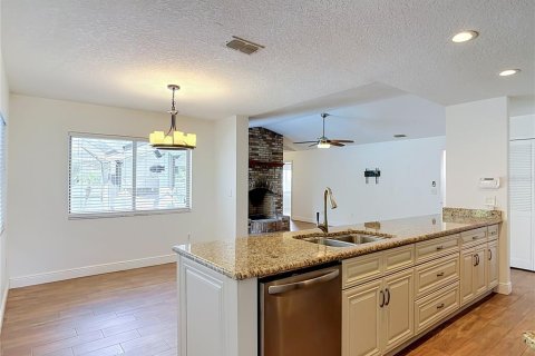 House in DeBary, Florida 4 bedrooms, 206.99 sq.m. № 2429235 - photo 9