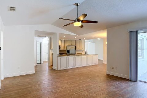 House in DeBary, Florida 4 bedrooms, 206.99 sq.m. № 2429235 - photo 10