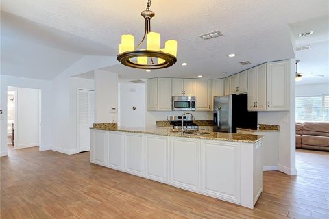 House in DeBary, Florida 4 bedrooms, 206.99 sq.m. № 2429235 - photo 5