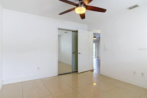 House in DeBary, Florida 4 bedrooms, 206.99 sq.m. № 2429235 - photo 28