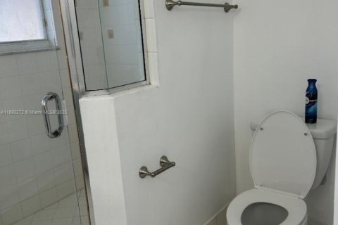 Снять в аренду таунхаус в Майами, Флорида 3 спальни, 145.3м2, № 1933382 - фото 19