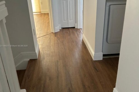 Снять в аренду таунхаус в Майами, Флорида 3 спальни, 145.3м2, № 1933382 - фото 7