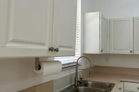 Снять в аренду таунхаус в Майами, Флорида 3 спальни, 145.3м2, № 1933382 - фото 11