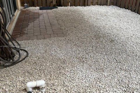 Снять в аренду таунхаус в Майами, Флорида 3 спальни, 145.3м2, № 1933382 - фото 23