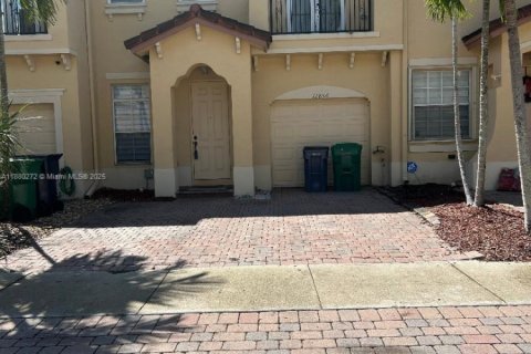 Снять в аренду таунхаус в Майами, Флорида 3 спальни, 145.3м2, № 1933382 - фото 10