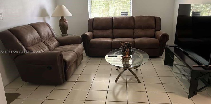 Condominio en Sweetwater, Florida, 2 dormitorios  № 1992927