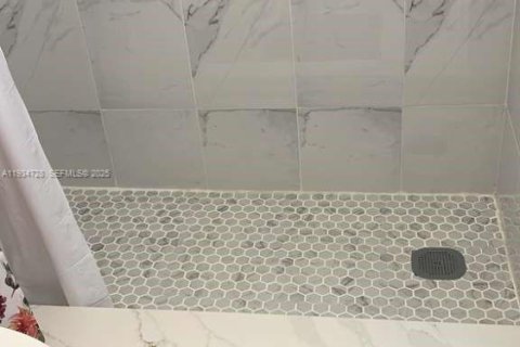 Condominio en alquiler en Sweetwater, Florida, 2 dormitorios, 70.42 m2 № 1992927 - foto 7