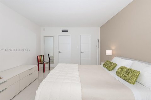 Condo in Miami Beach, Florida, 1 bedroom № 1988596 - photo 11
