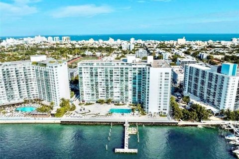 Condo in Miami Beach, Florida, 1 bedroom № 1988596 - photo 21