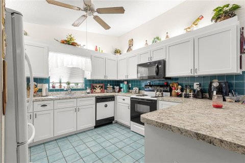 House in Summerfield, Florida 3 bedrooms, 143.26 sq.m. № 1531568 - photo 12