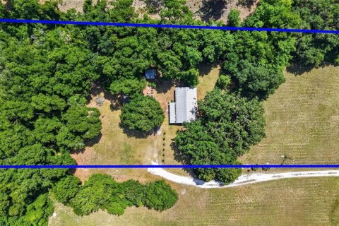 House in Wildwood, Florida 3 bedrooms, 150.5 sq.m. № 2217894 - photo 15