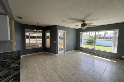 Villa ou maison à vendre à North Port, Floride: 3 chambres, 149.94 m2 № 2415204 - photo 2