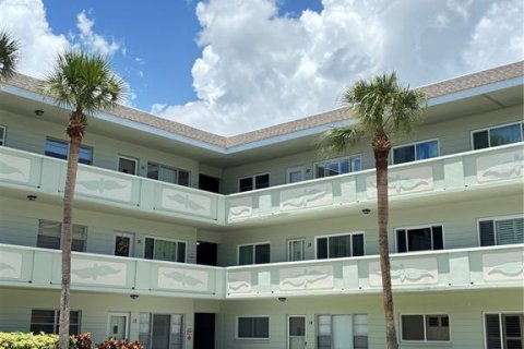 Condominio en alquiler en Clearwater, Florida, 2 dormitorios, 102.19 m2 № 1784710 - foto 1