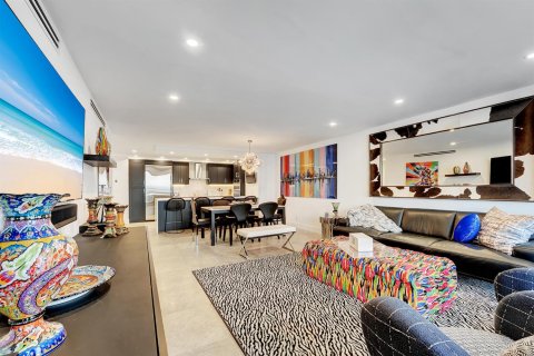 Condo in Highland Beach, Florida, 2 bedrooms № 2081842 - photo 7