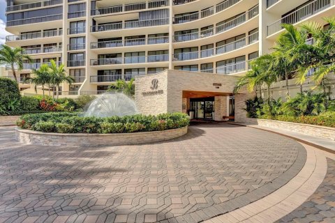Condo in Highland Beach, Florida, 2 bedrooms № 2081842 - photo 20