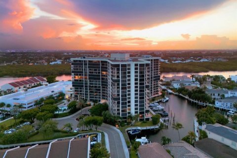 Condo in Highland Beach, Florida, 2 bedrooms № 2081842 - photo 28
