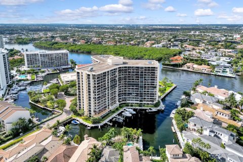 Condo in Highland Beach, Florida, 2 bedrooms № 2081842 - photo 13