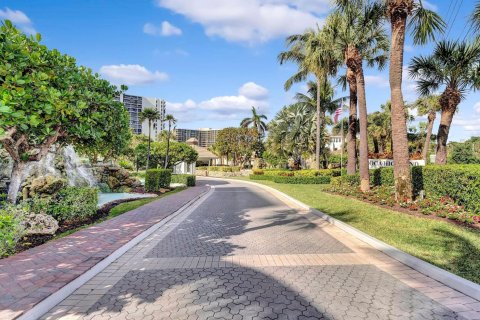 Condo in Highland Beach, Florida, 2 bedrooms № 2081842 - photo 27
