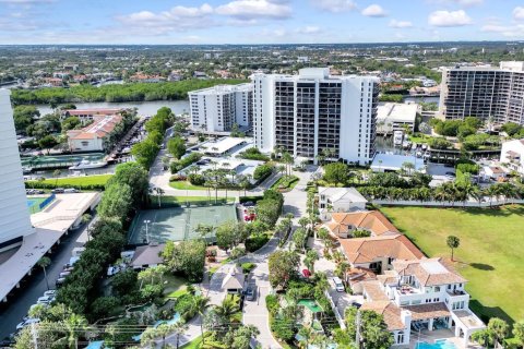 Condo in Highland Beach, Florida, 2 bedrooms № 2081842 - photo 17