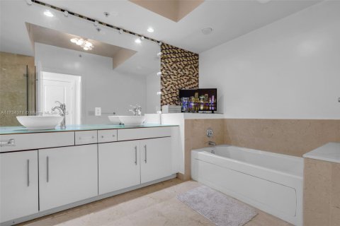Condominio en venta en Fort Lauderdale, Florida, 1 dormitorio, 86.12 m2 № 1864242 - foto 6
