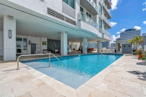 Condominio en venta en Fort Lauderdale, Florida, 1 dormitorio, 86.12 m2 № 1864242 - foto 15