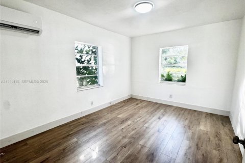 Снять в аренду виллу или дом в Майами, Флорида 2 спальни, 120.22м2, № 1997647 - фото 8