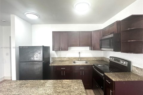 Снять в аренду виллу или дом в Майами, Флорида 2 спальни, 120.22м2, № 1997647 - фото 9