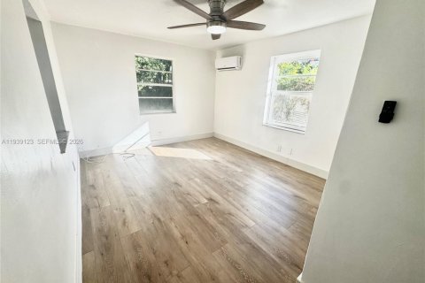 Снять в аренду виллу или дом в Майами, Флорида 2 спальни, 120.22м2, № 1997647 - фото 3