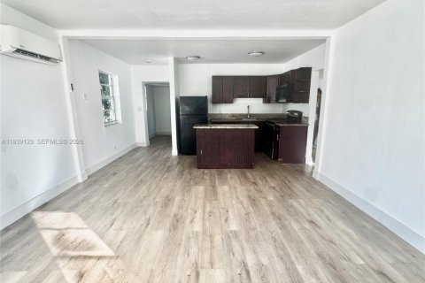 Снять в аренду виллу или дом в Майами, Флорида 2 спальни, 120.22м2, № 1997647 - фото 6