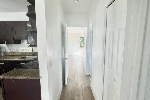 Снять в аренду виллу или дом в Майами, Флорида 2 спальни, 120.22м2, № 1997647 - фото 4