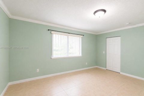 Condo in Miami, Florida, 1 bedroom № 2089377 - photo 11