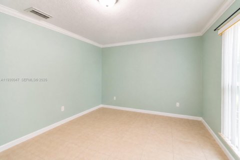 Condo in Miami, Florida, 1 bedroom № 2089377 - photo 12