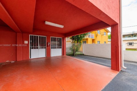 Condo in Miami, Florida, 1 bedroom № 2089377 - photo 15