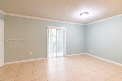 Condo in Miami, Florida, 1 bedroom № 2089377 - photo 5