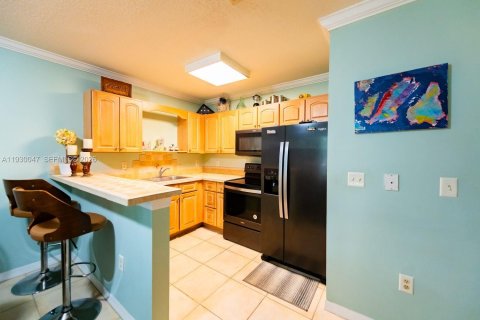 Condo in Miami, Florida, 1 bedroom № 2089377 - photo 7