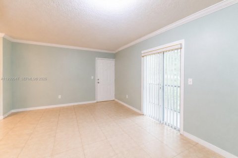 Condo in Miami, Florida, 1 bedroom № 2089377 - photo 3