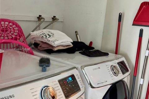 Casa en alquiler en Hallandale Beach, Florida, 3 dormitorios, 238.67 m2 № 1969714 - foto 15