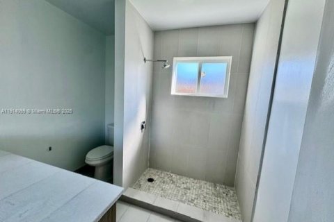Casa en alquiler en Hallandale Beach, Florida, 3 dormitorios, 238.67 m2 № 1969714 - foto 9