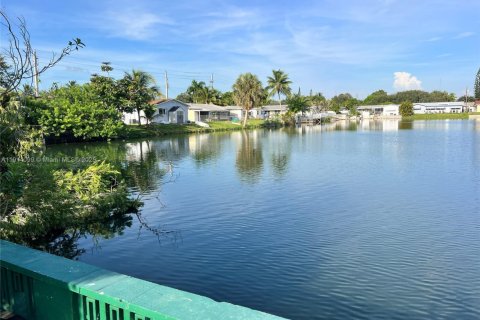 Casa en alquiler en Hallandale Beach, Florida, 3 dormitorios, 238.67 m2 № 1969714 - foto 20