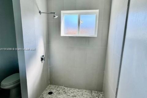 Casa en alquiler en Hallandale Beach, Florida, 3 dormitorios, 238.67 m2 № 1969714 - foto 10