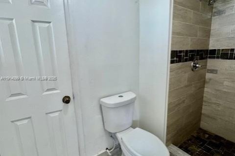 Casa en alquiler en Hallandale Beach, Florida, 3 dormitorios, 238.67 m2 № 1969714 - foto 18