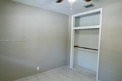 Casa en alquiler en Hallandale Beach, Florida, 3 dormitorios, 238.67 m2 № 1969714 - foto 17