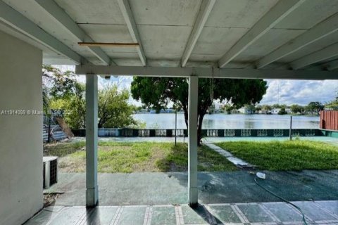 Casa en alquiler en Hallandale Beach, Florida, 3 dormitorios, 238.67 m2 № 1969714 - foto 22