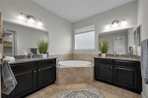 Casa en venta en Lutz, Florida, 4 dormitorios, 256.6 m2 № 2167385 - foto 28