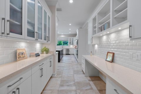 House in Pinecrest, Florida 6 bedrooms, 736.06 sq.m. № 1450050 - photo 9
