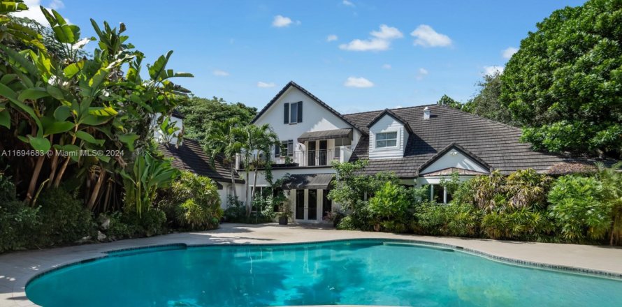House in Pinecrest, Florida 6 bedrooms, 736.06 sq.m. № 1450050