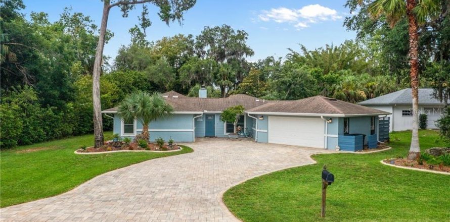 House in Homosassa, Florida 3 bedrooms, 261.43 sq.m. № 2205552