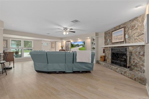 House in Homosassa, Florida 3 bedrooms, 261.43 sq.m. № 2205552 - photo 6