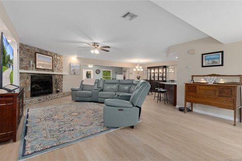 House in Homosassa, Florida 3 bedrooms, 261.43 sq.m. № 2205552 - photo 3
