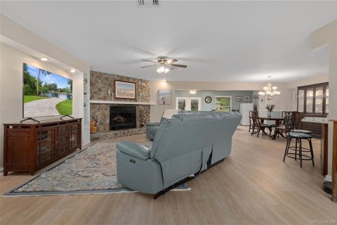 House in Homosassa, Florida 3 bedrooms, 261.43 sq.m. № 2205552 - photo 4
